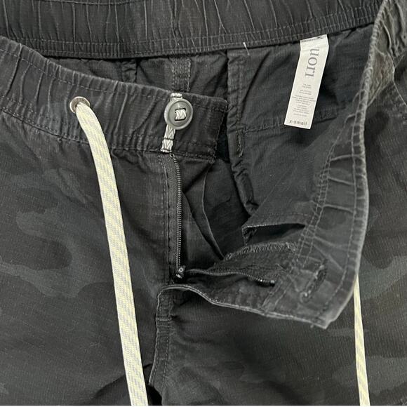 Vuori Ripstop Shorts Womens XS Black Camo Walking Running Sporty Casual Gorpcore - Picture 3 of 14